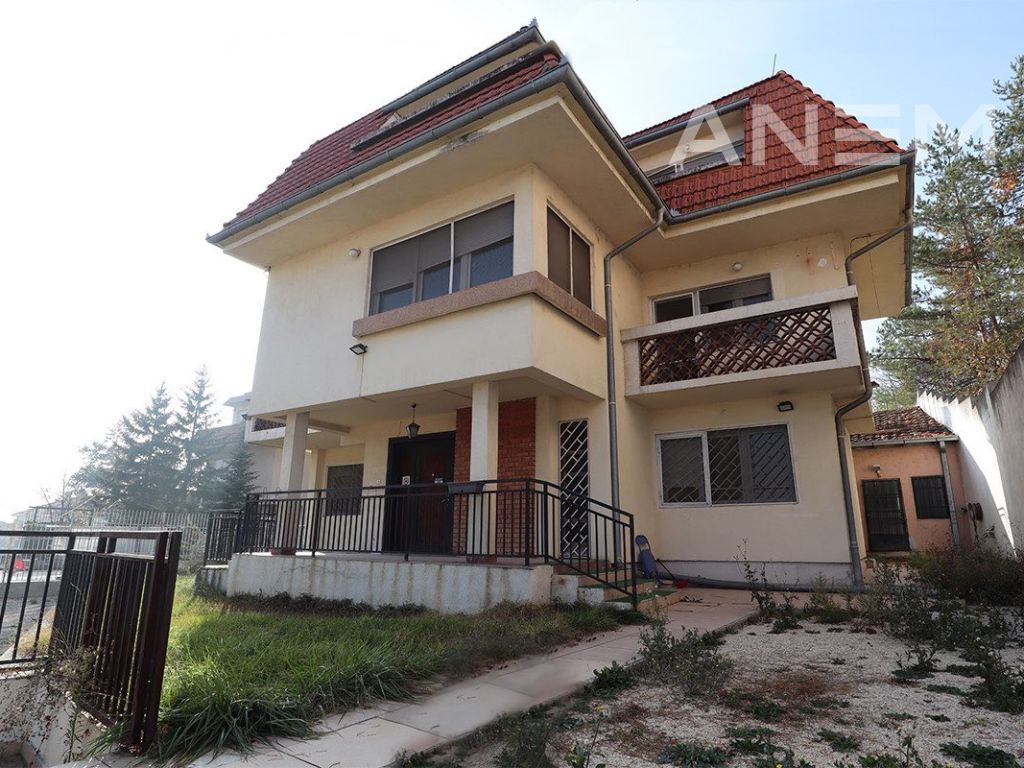 Casa para alugar com 9 espaços de trabalho em Arbëri