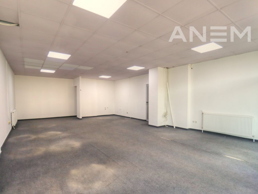 Office for rent 100 square meters in Lakrishtë