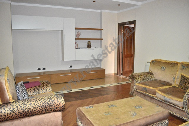 Appartamento con due camere da letto in affitto vicino a via kavaja a Tirana, albania (3)