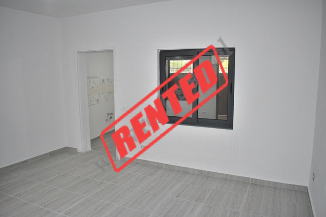 Villa de três andares para alugar perto da rua haxhi hysen dalliu em Tirana, albânia