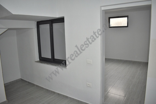Villa de três andares para alugar perto da rua haxhi hysen dalliu em Tirana, albânia (2)