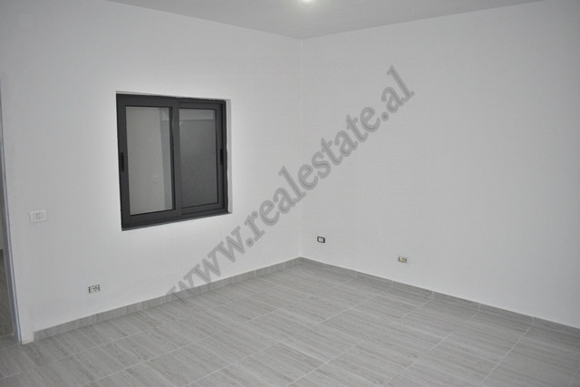 Villa de três andares para alugar perto da rua haxhi hysen dalliu em Tirana, albânia (3)