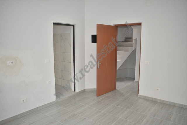 Villa de três andares para alugar perto da rua haxhi hysen dalliu em Tirana, albânia (7)