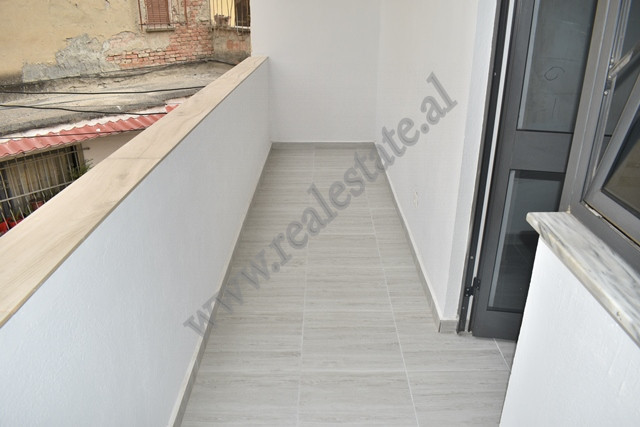Villa de três andares para alugar perto da rua haxhi hysen dalliu em Tirana, albânia (8)