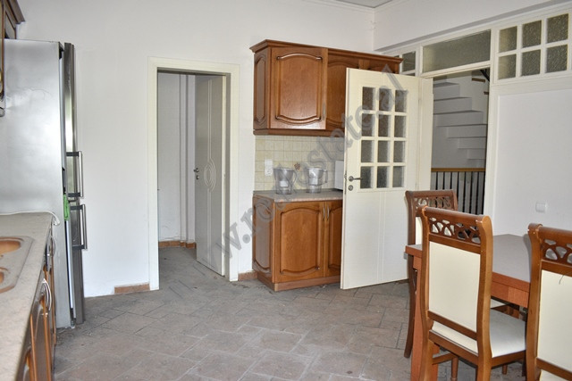 Villa en venta en la calle kodra e diellit en Tirana