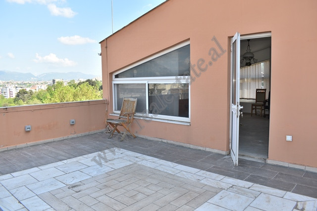 Villa en venta en la calle kodra e diellit en Tirana