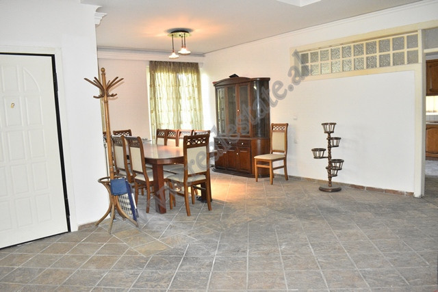 Villa en venta en la calle kodra e diellit en Tirana