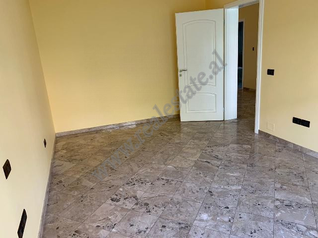 Appartement de trois chambres à vendre dans la rue muhamet gjollesha à Tirana, albanie