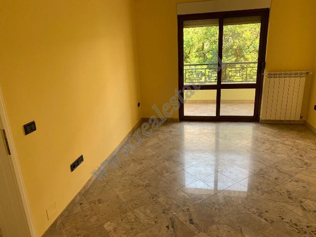 Appartement de trois chambres à vendre dans la rue muhamet gjollesha à Tirana, albanie (2)