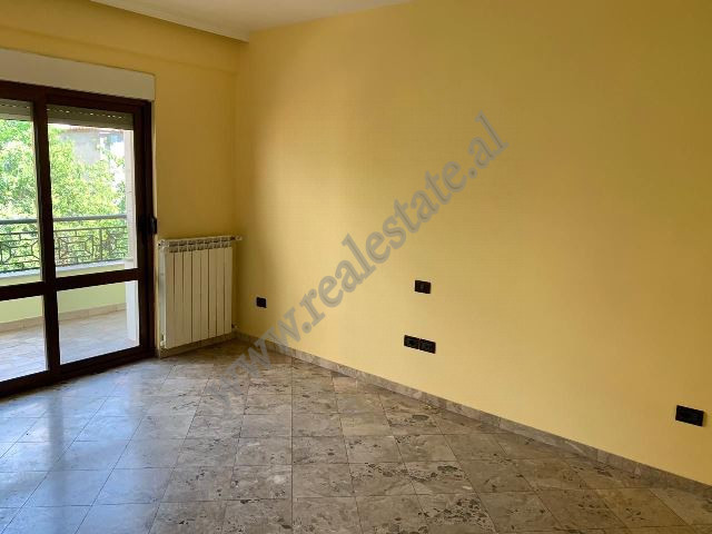 Appartement de trois chambres à vendre dans la rue muhamet gjollesha à Tirana, albanie (3)