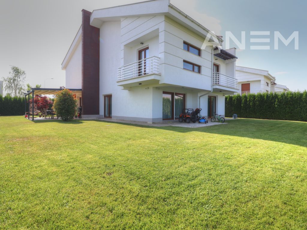 House for rent with 4 bedrooms in marigona residence