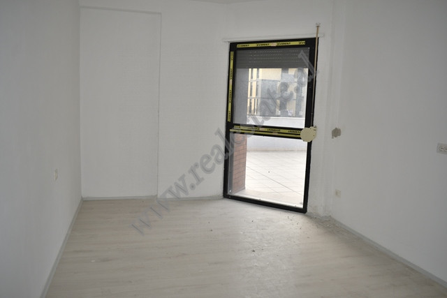 Apartamente me dy dhoma gjumi për shitje pranë rrugës asim vokshi në Tiranë, shqipëri (5)