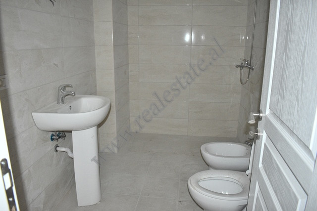 Apartamente me dy dhoma gjumi për shitje pranë rrugës asim vokshi në Tiranë, shqipëri (6)
