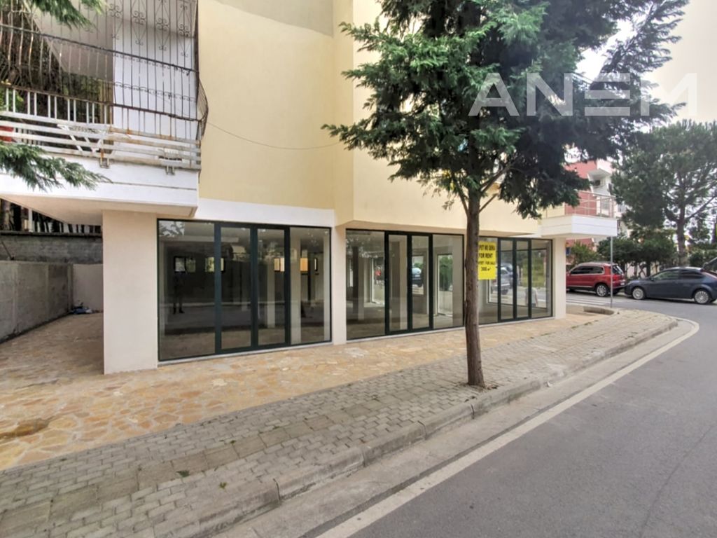 Espaço para alugar de 300 metros quadrados em Durrës