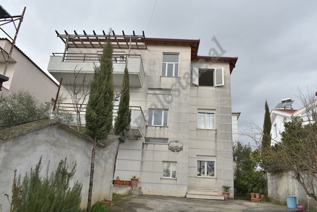 Villa de 3 étages à vendre au lac de farka à Tirana, albanie