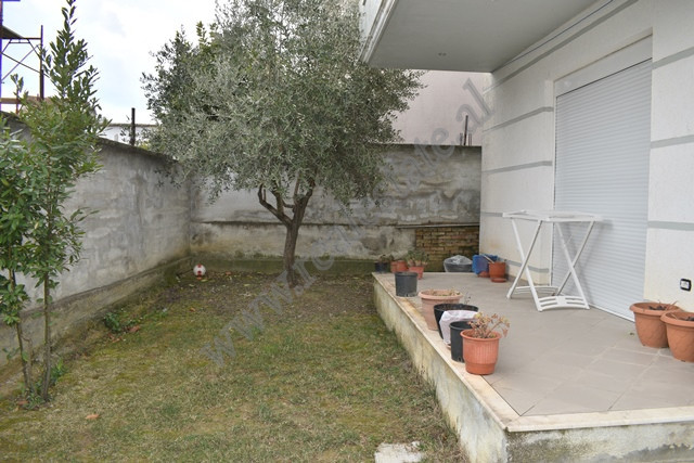 Villa de 3 étages à vendre au lac de farka à Tirana, albanie (3)