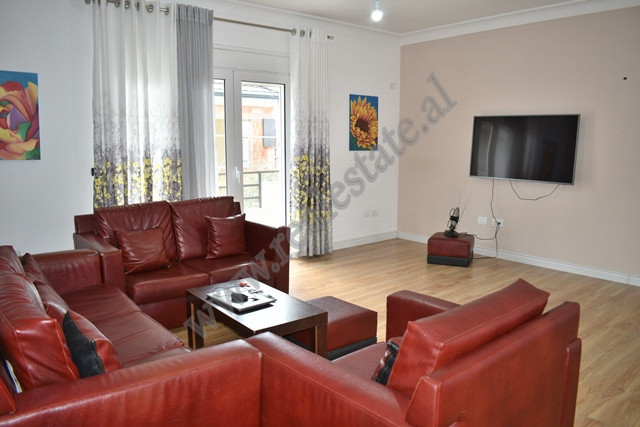 Villa de 3 étages à vendre au lac de farka à Tirana, albanie (4)