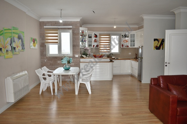 Villa de 3 étages à vendre au lac de farka à Tirana, albanie (6)