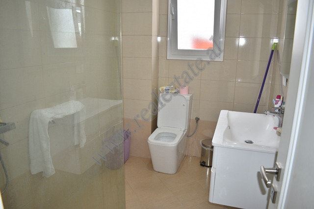 Villa de 3 étages à vendre au lac de farka à Tirana, albanie (8)
