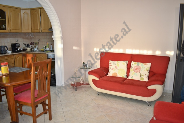Apartamento de dos habitaciones en venta cerca de la calle myslym shyri en Tirana