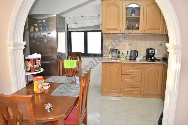 Apartamento de dos habitaciones en venta cerca de la calle myslym shyri en Tirana