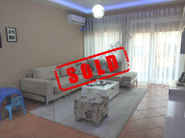 Apartament me tre dhoma gjumi për shitje pranë kristal center në Tiranë, shqipëri