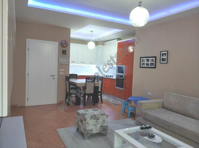 Apartament me tre dhoma gjumi për shitje pranë kristal center në Tiranë, shqipëri (2)