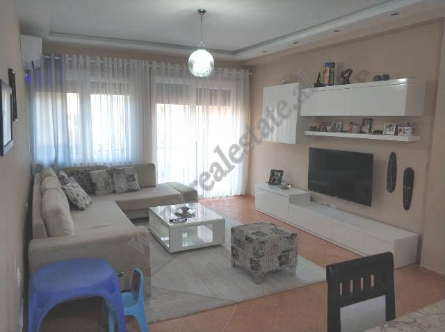 Apartament me tre dhoma gjumi për shitje pranë kristal center në Tiranë, shqipëri (3)