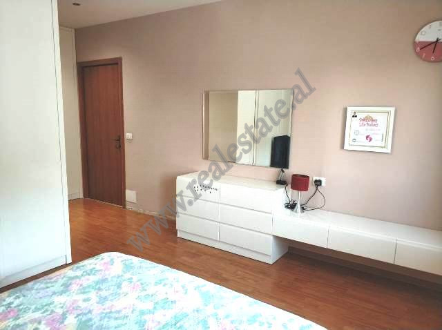 Apartament me tre dhoma gjumi për shitje pranë kristal center në Tiranë, shqipëri (4)
