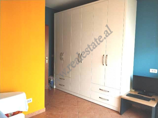 Apartament me tre dhoma gjumi për shitje pranë kristal center në Tiranë, shqipëri (5)