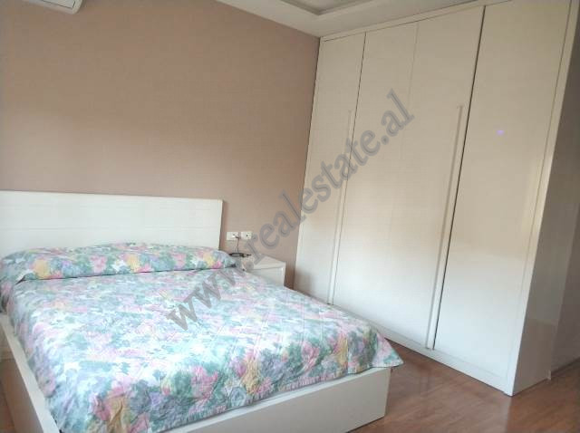 Apartament me tre dhoma gjumi për shitje pranë kristal center në Tiranë, shqipëri (6)
