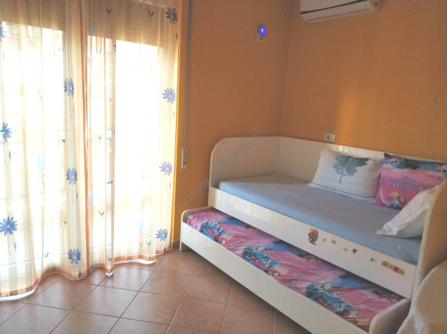 Apartament me tre dhoma gjumi për shitje pranë kristal center në Tiranë, shqipëri (8)