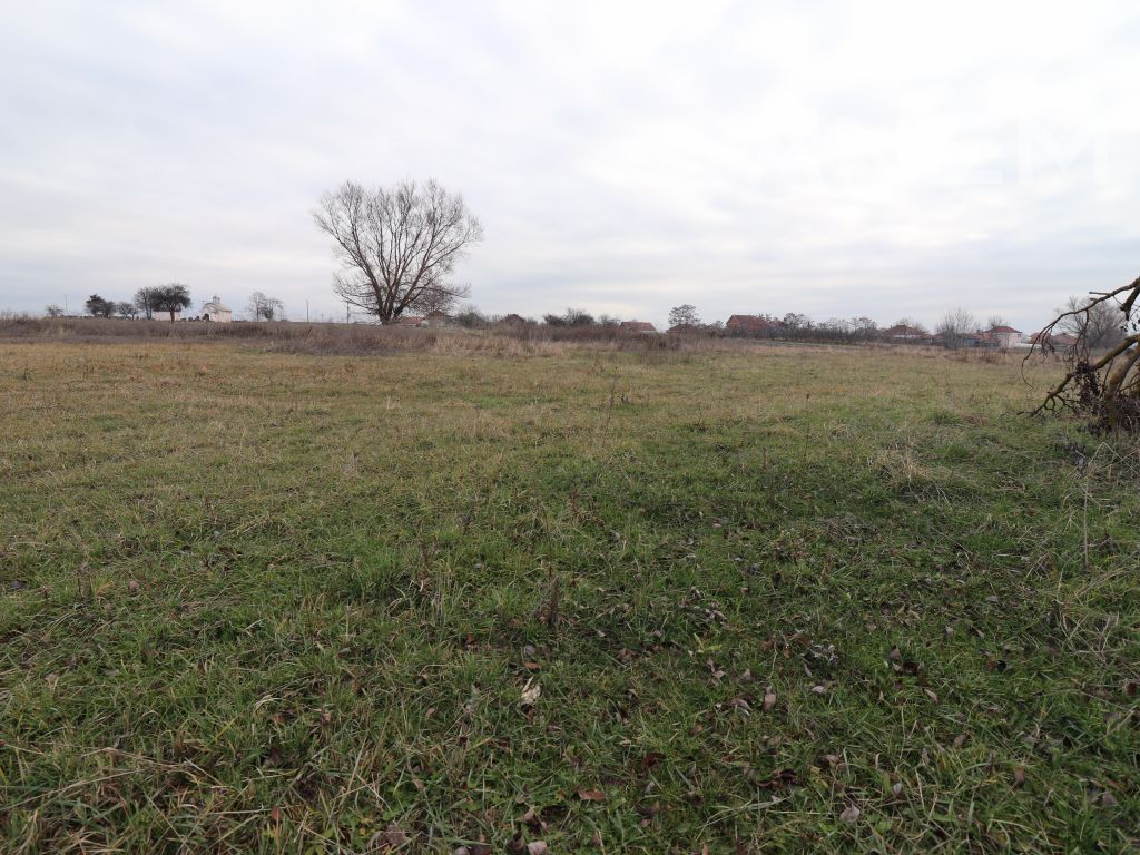 Terreno à venda 32,6 ari em skullan, preoc