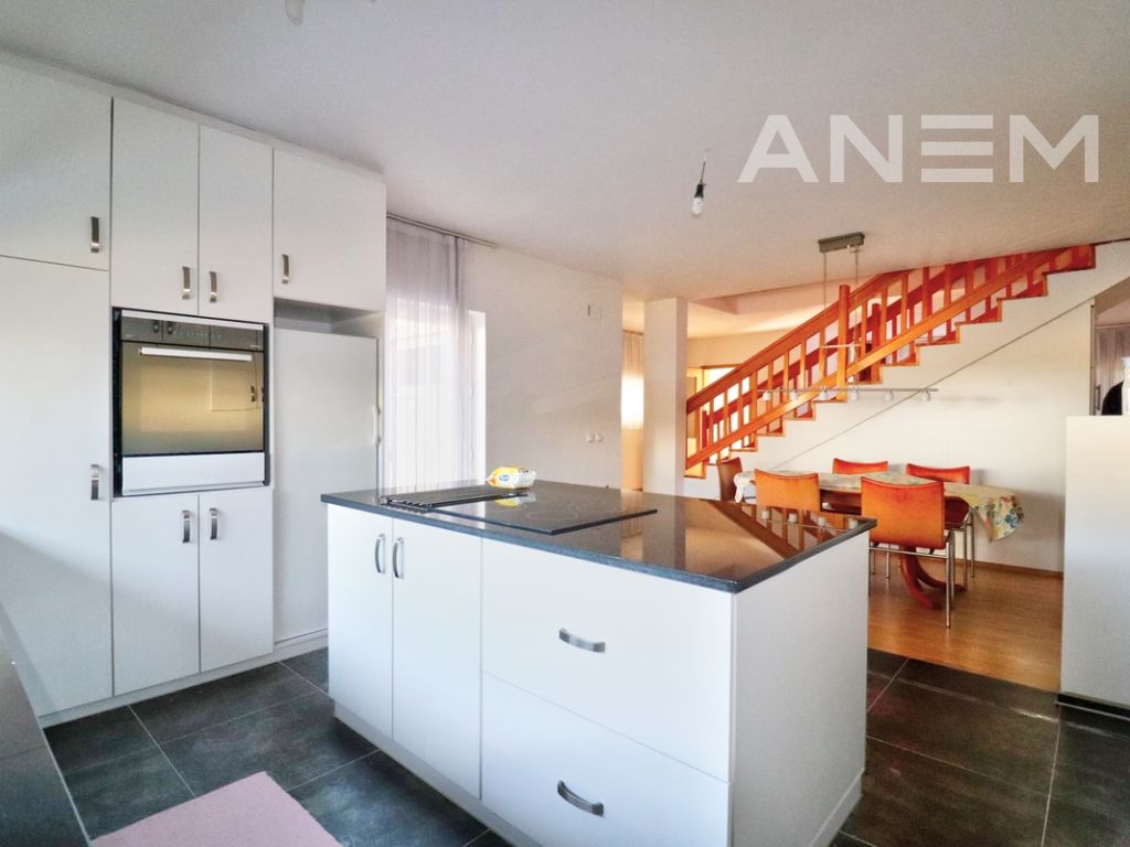 Shtëpi në shitje 748m² në marigona 2