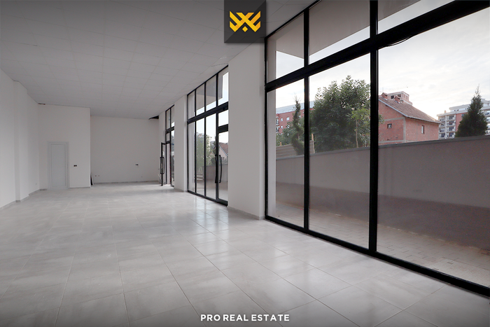 Lokal 92m² me #qira në lagjen e spitalit.