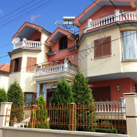 Villa de quatro andares à venda em Korça, albânia