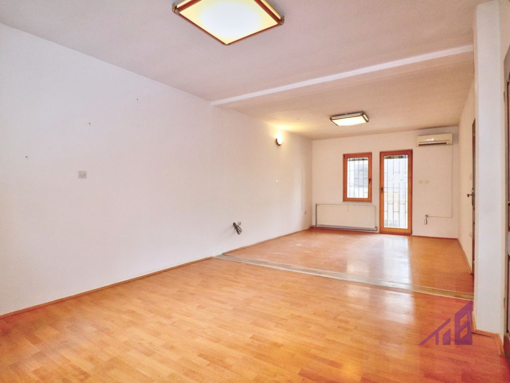 Casa à venda de 239m² no bairro qafa