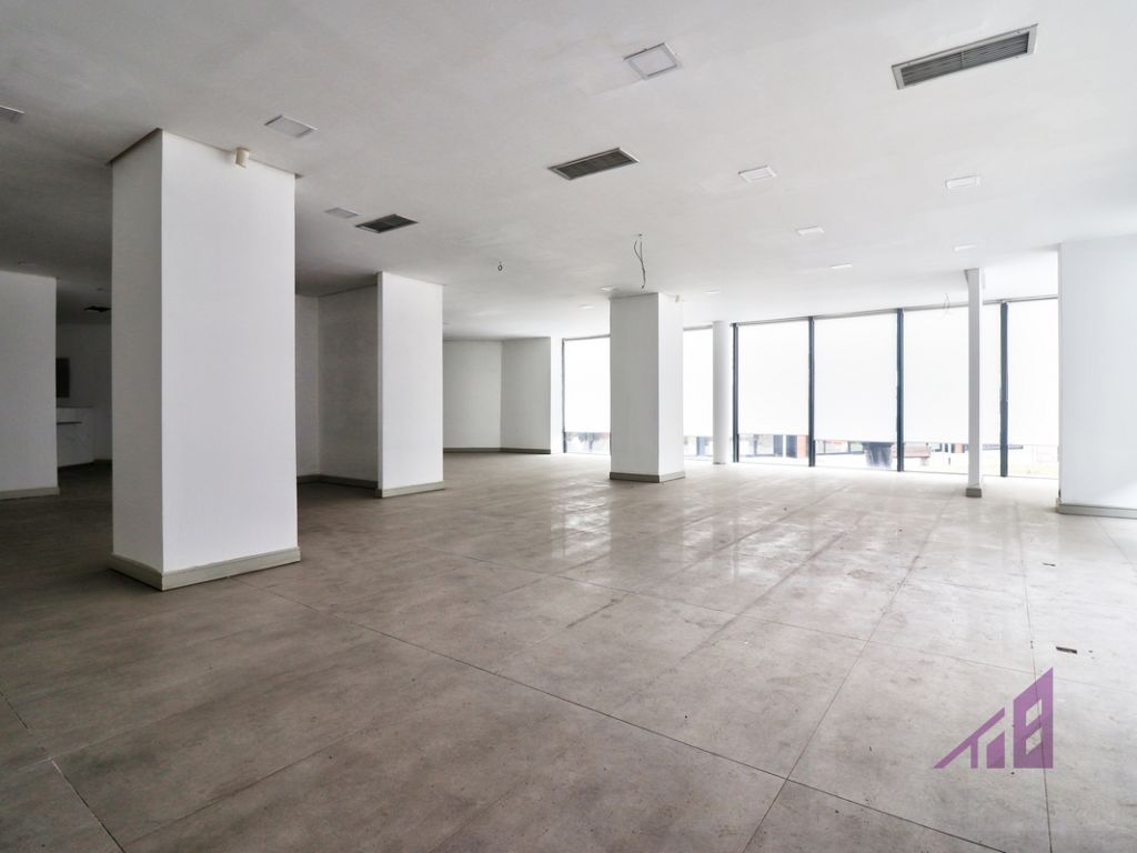 Negozio in affitto 690 metri quadrati a Pejton