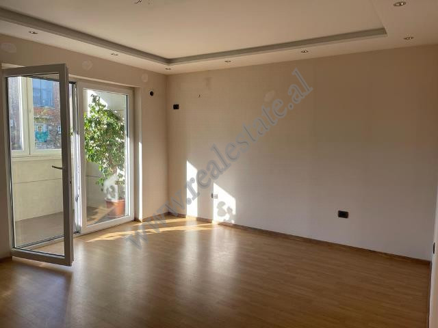 Ufficio in affitto in via durresi a Tirana (2)