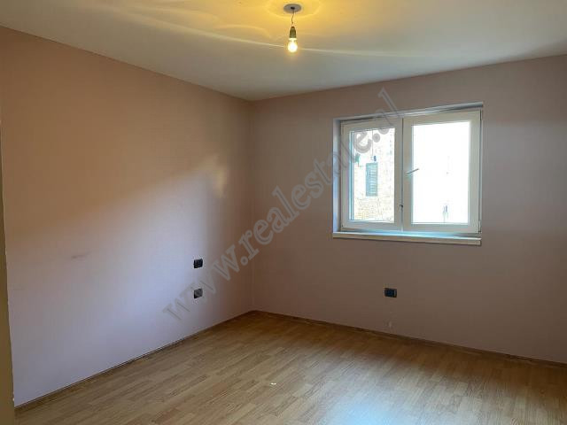 Ufficio in affitto in via durresi a Tirana (5)