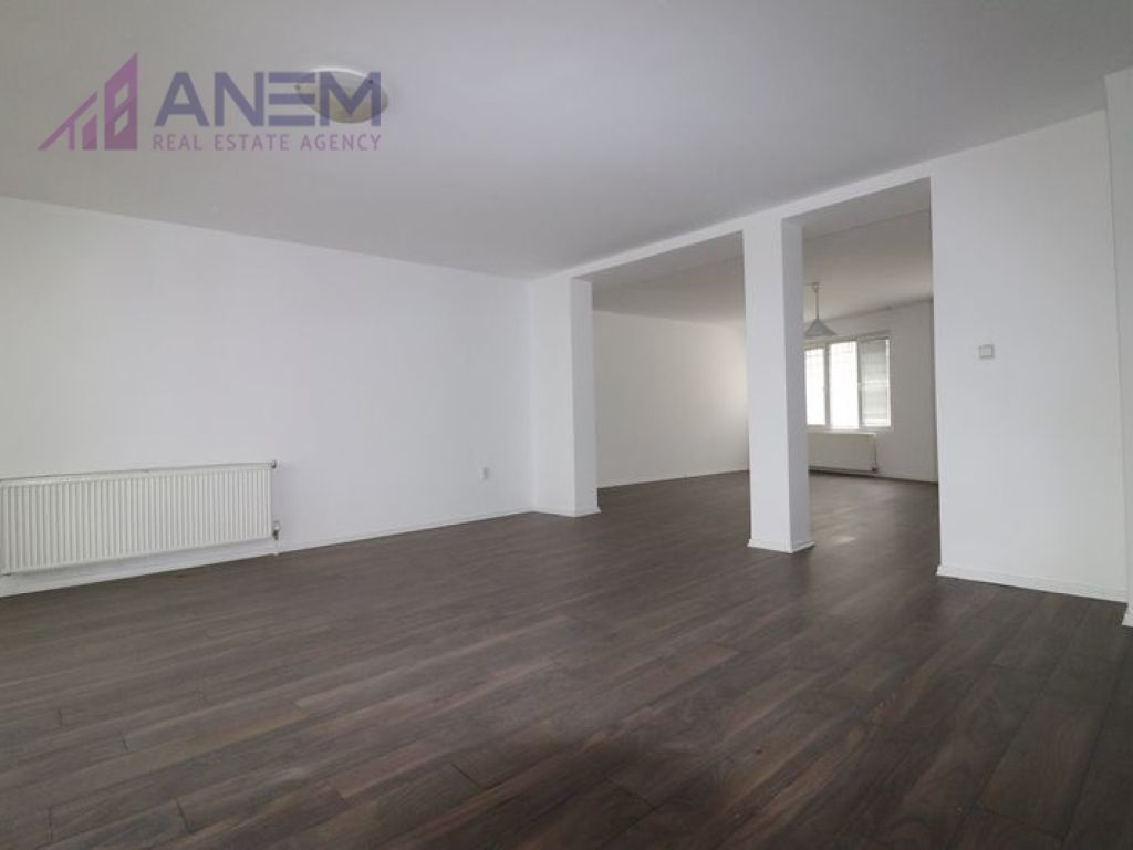 Casa in affitto 600m² ad Arbëri