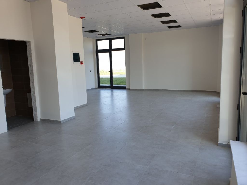 Tienda en alquiler en Veternik