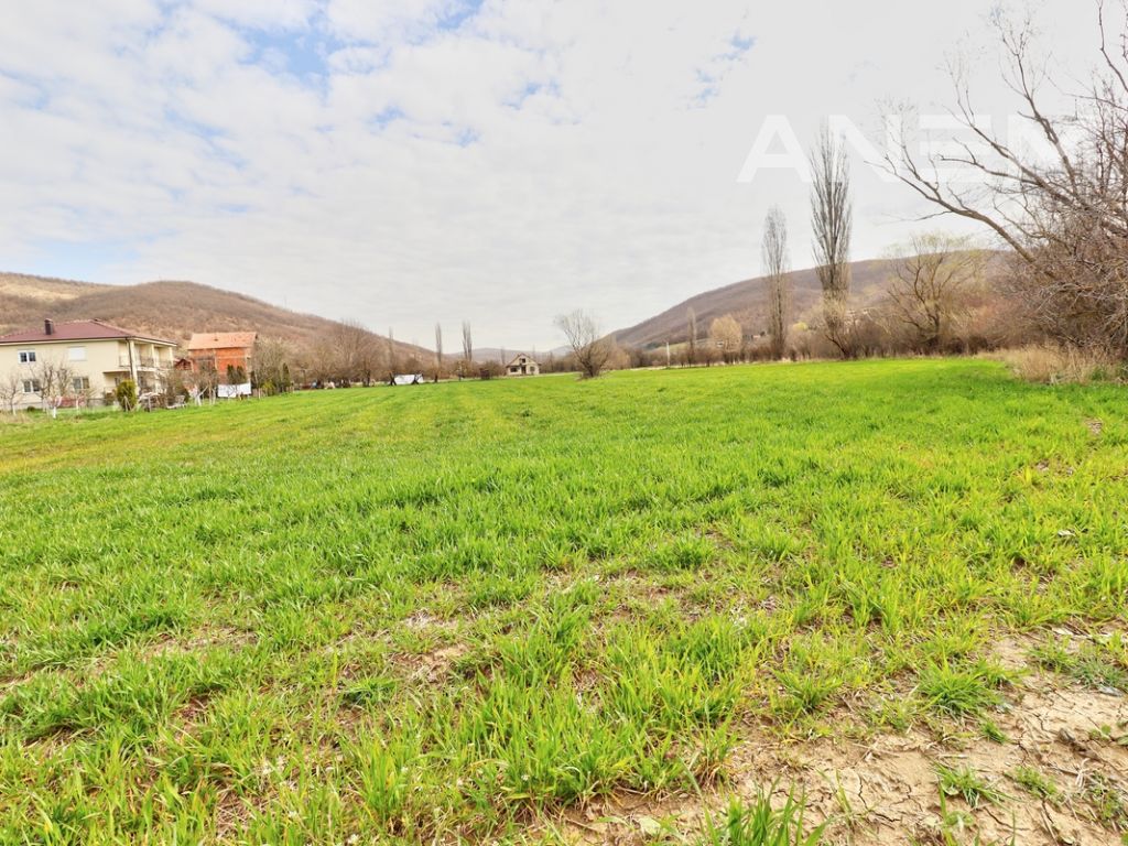 Terreno en venta 93 ari en bërnicë