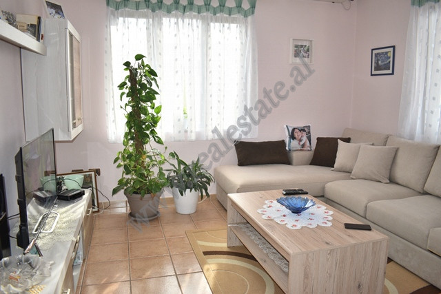 Villa de tres pisos en venta cerca de la calle xhanfize keko en Tirana, albania (3)