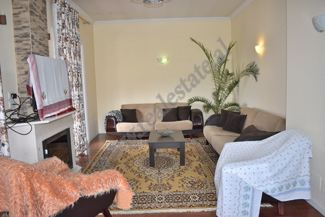 Villa de tres pisos en venta cerca de la calle xhanfize keko en Tirana, albania (4)