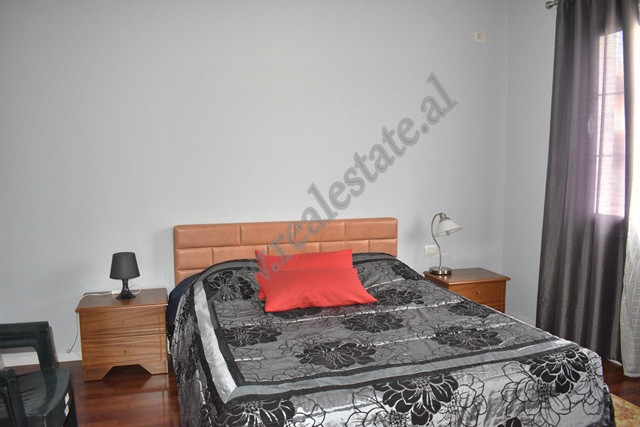 Villa de tres pisos en venta cerca de la calle xhanfize keko en Tirana, albania (7)