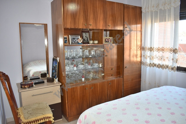 Drei-zimmer-wohnung zum verkauf in der nähe der mihal grameno schule in Tirana, albanien (7)
