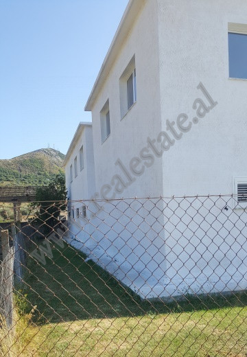 Ndërtesë me dy kate për shitje në zonën e lezhës, shqipëri (3)