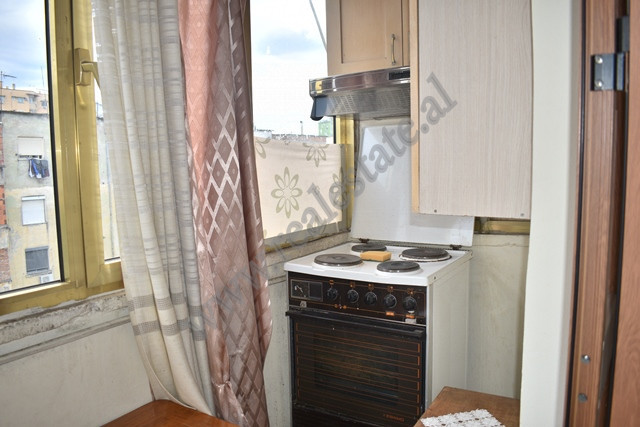 Apartament me një dhomë gjumi për shitje pranë kryqëzimit 21 dhjetori në Tiranë, shqipëri