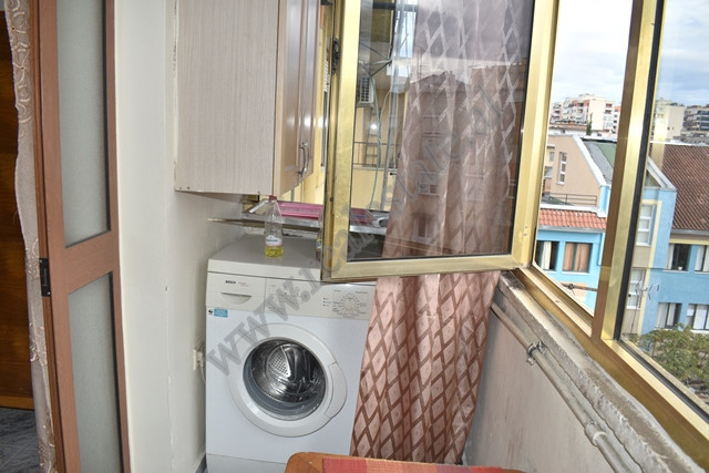 Apartament me një dhomë gjumi për shitje pranë kryqëzimit 21 dhjetori në Tiranë, shqipëri